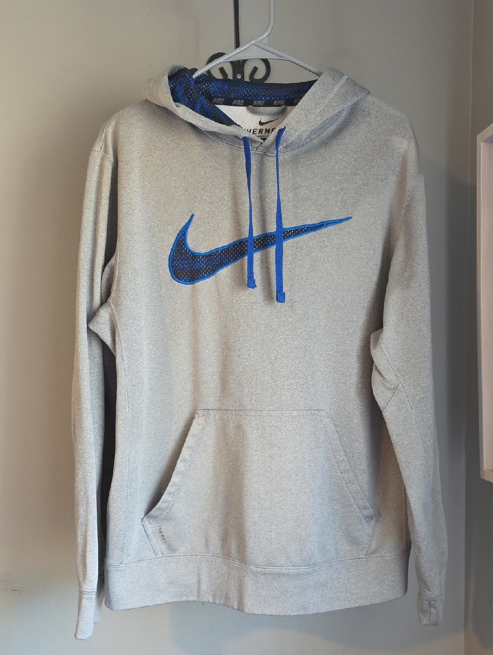 Nike Men’s Light Gray Hoodie with Blue Swoosh & Drawstrings Size Large